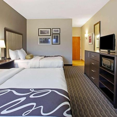 La Quinta Inn & Suites By Wyndham Detroit Metro Airport Romulus Dış mekan fotoğraf