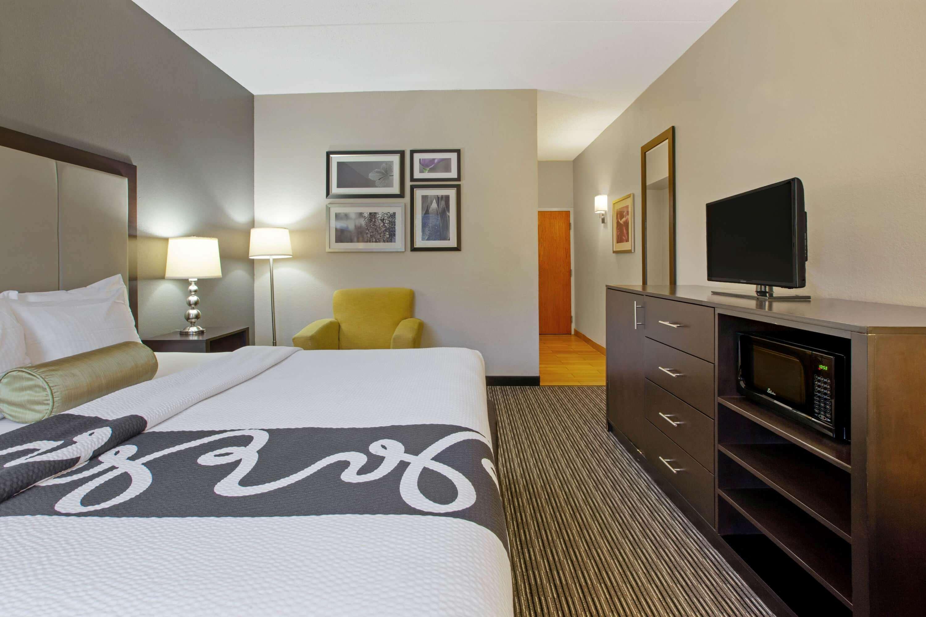 La Quinta Inn & Suites By Wyndham Detroit Metro Airport Romulus Dış mekan fotoğraf