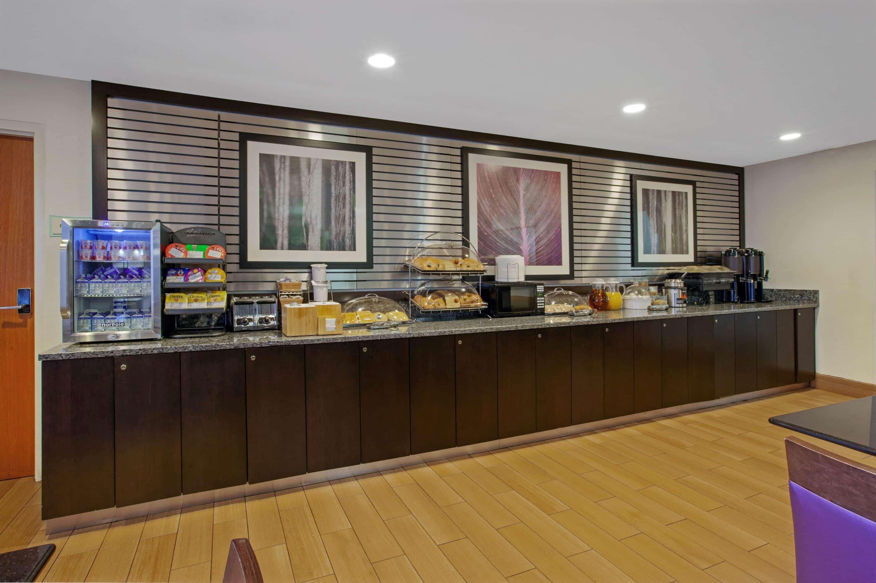 La Quinta Inn & Suites By Wyndham Detroit Metro Airport Romulus Dış mekan fotoğraf
