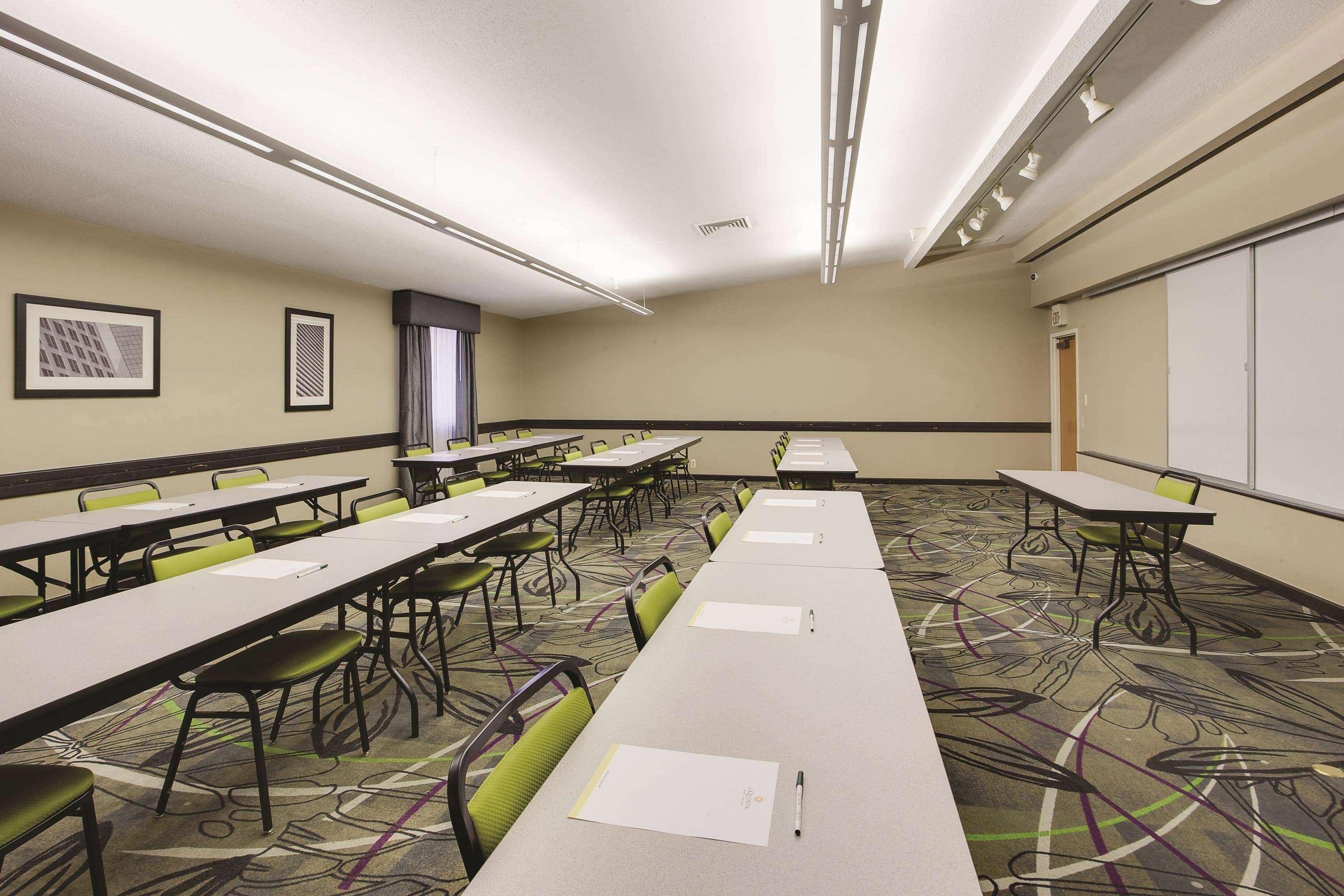 La Quinta Inn & Suites By Wyndham Detroit Metro Airport Romulus Dış mekan fotoğraf