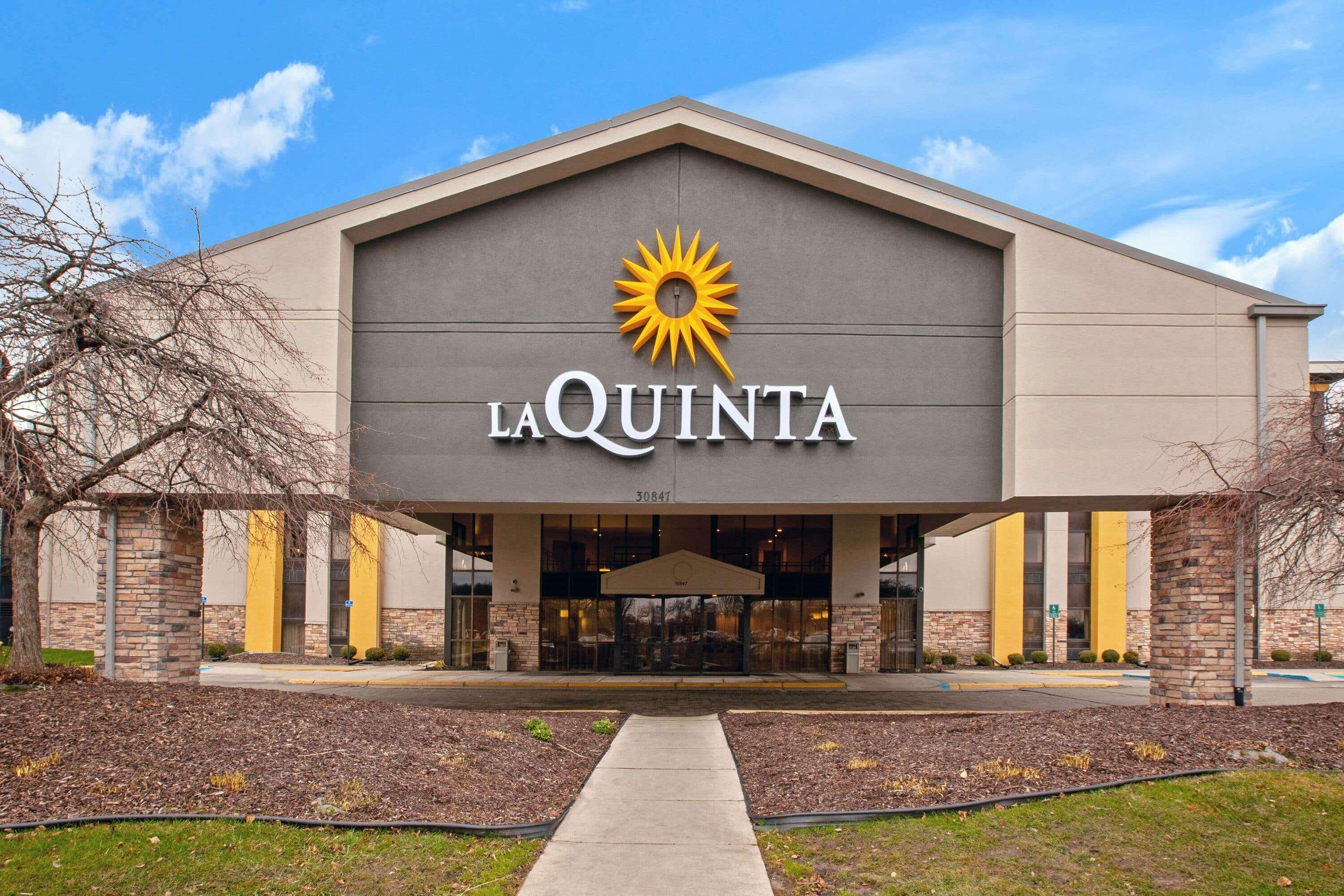 La Quinta Inn & Suites By Wyndham Detroit Metro Airport Romulus Dış mekan fotoğraf