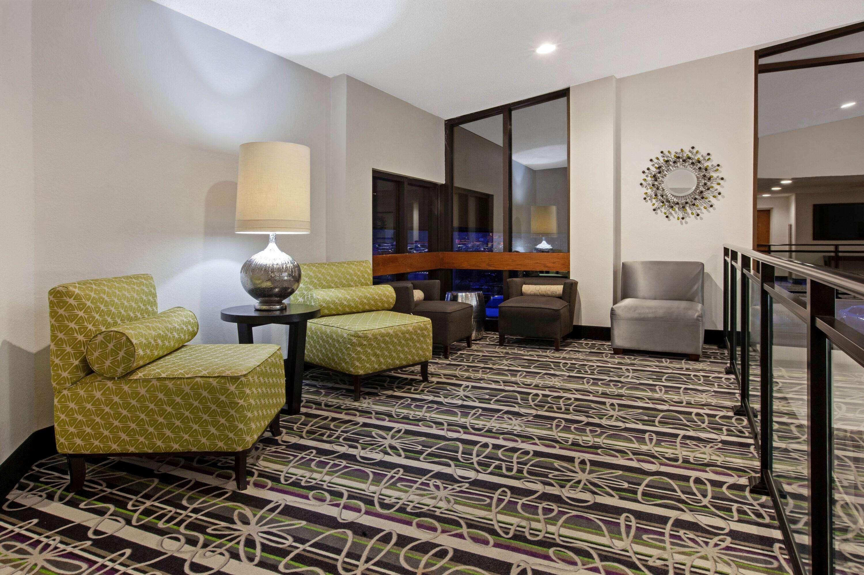 La Quinta Inn & Suites By Wyndham Detroit Metro Airport Romulus Dış mekan fotoğraf