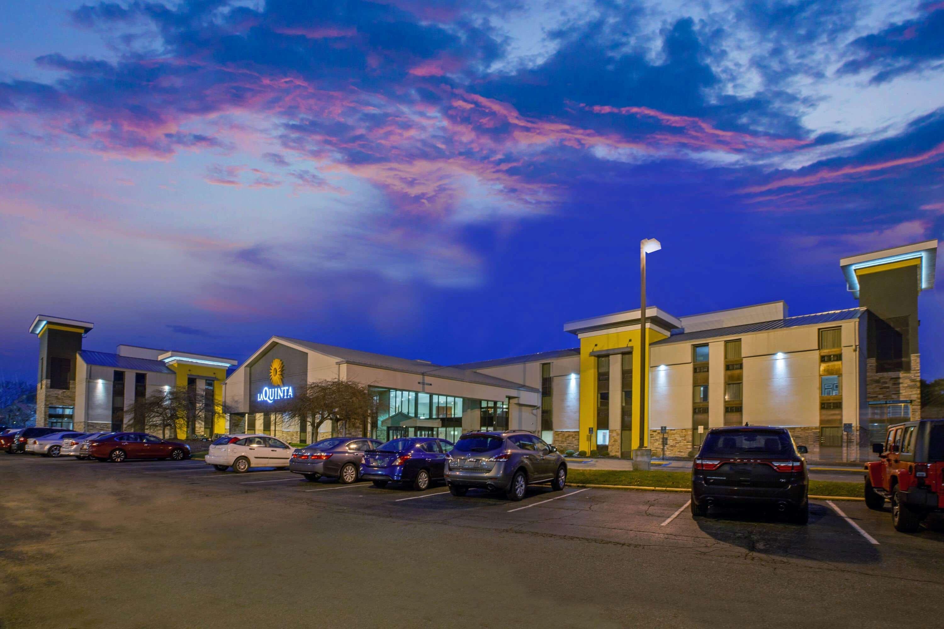 La Quinta Inn & Suites By Wyndham Detroit Metro Airport Romulus Dış mekan fotoğraf