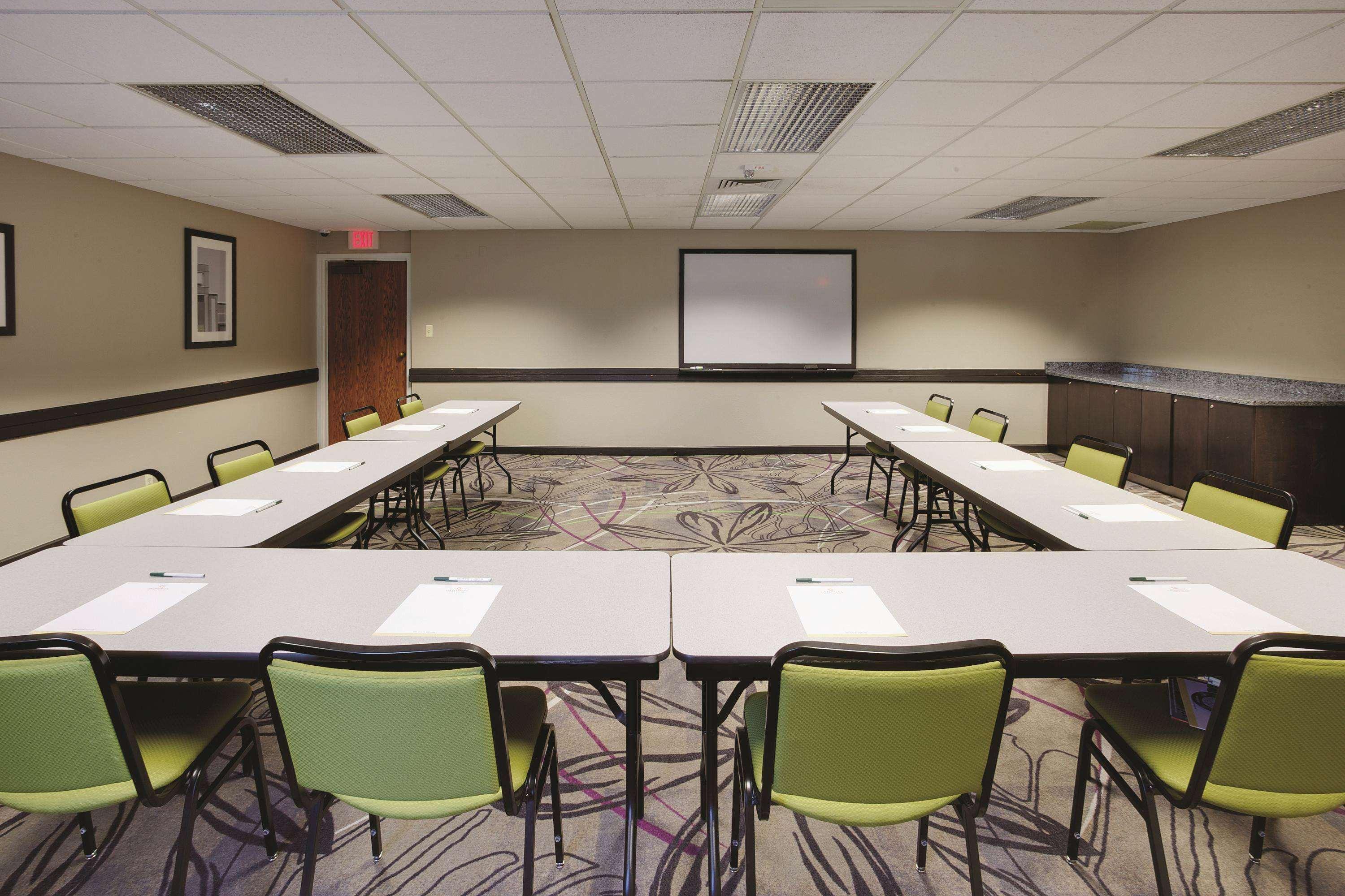 La Quinta Inn & Suites By Wyndham Detroit Metro Airport Romulus Dış mekan fotoğraf