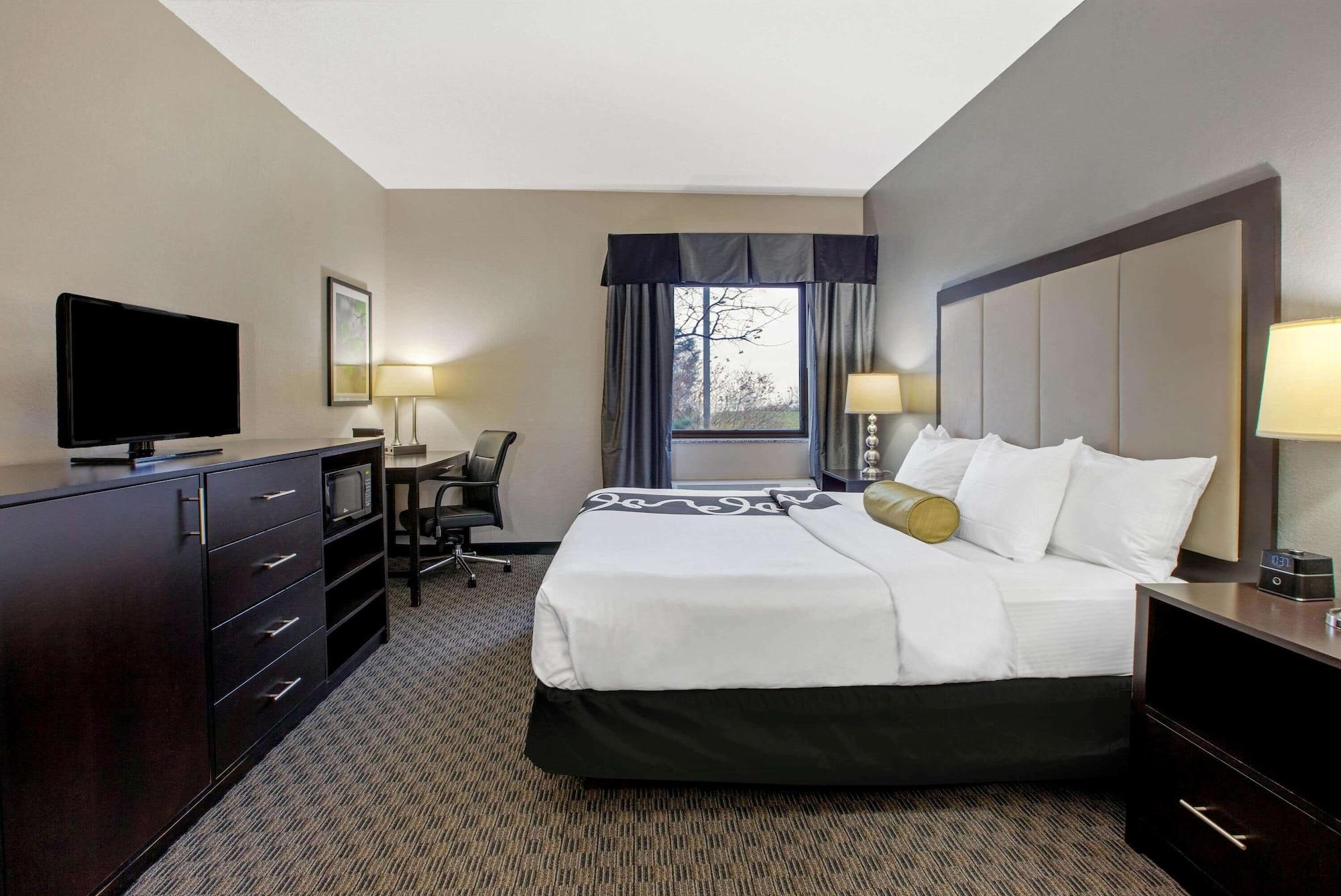 La Quinta Inn & Suites By Wyndham Detroit Metro Airport Romulus Dış mekan fotoğraf