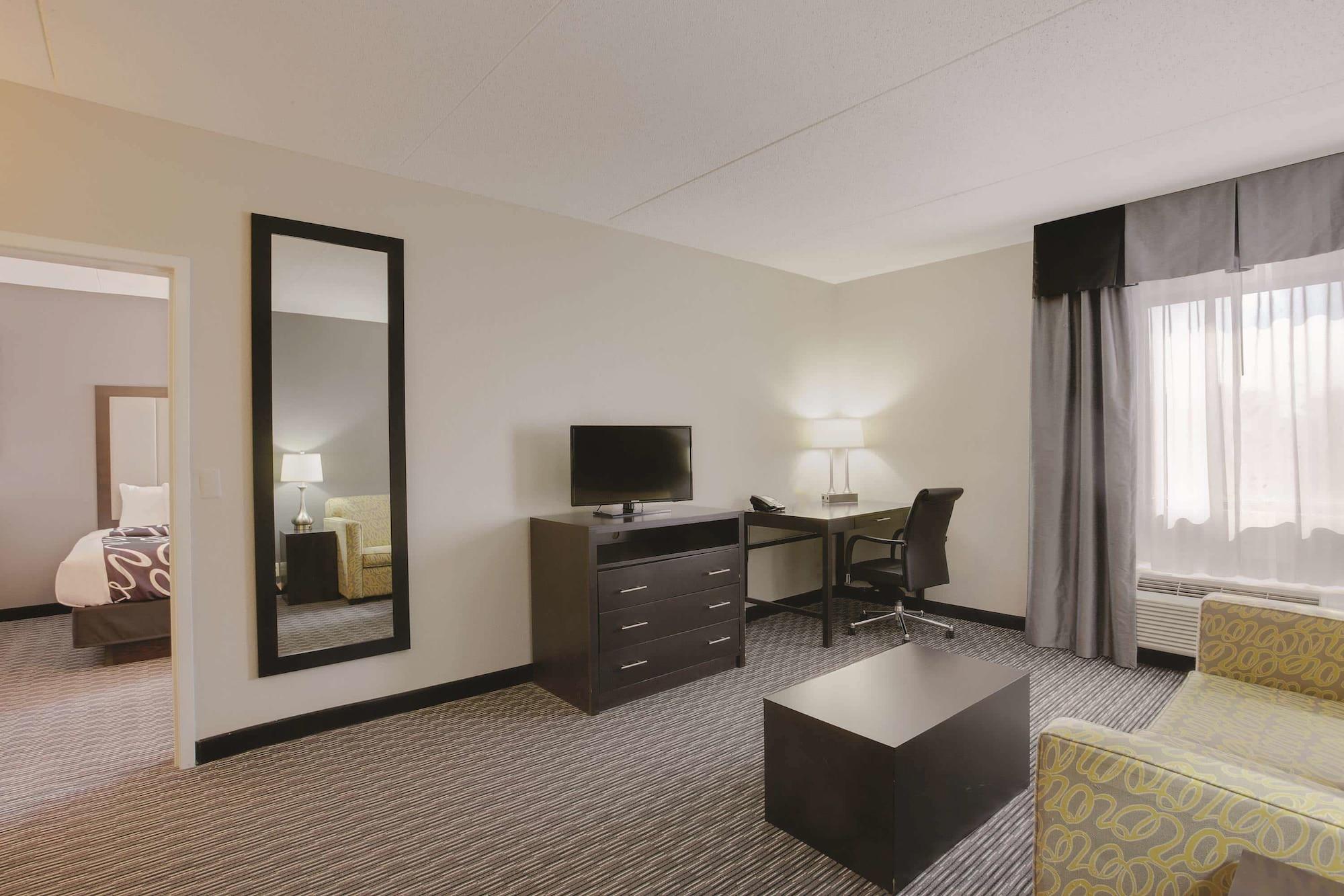 La Quinta Inn & Suites By Wyndham Detroit Metro Airport Romulus Dış mekan fotoğraf