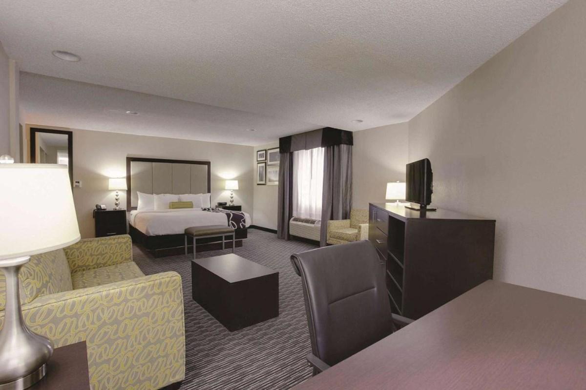 La Quinta Inn & Suites By Wyndham Detroit Metro Airport Romulus Dış mekan fotoğraf