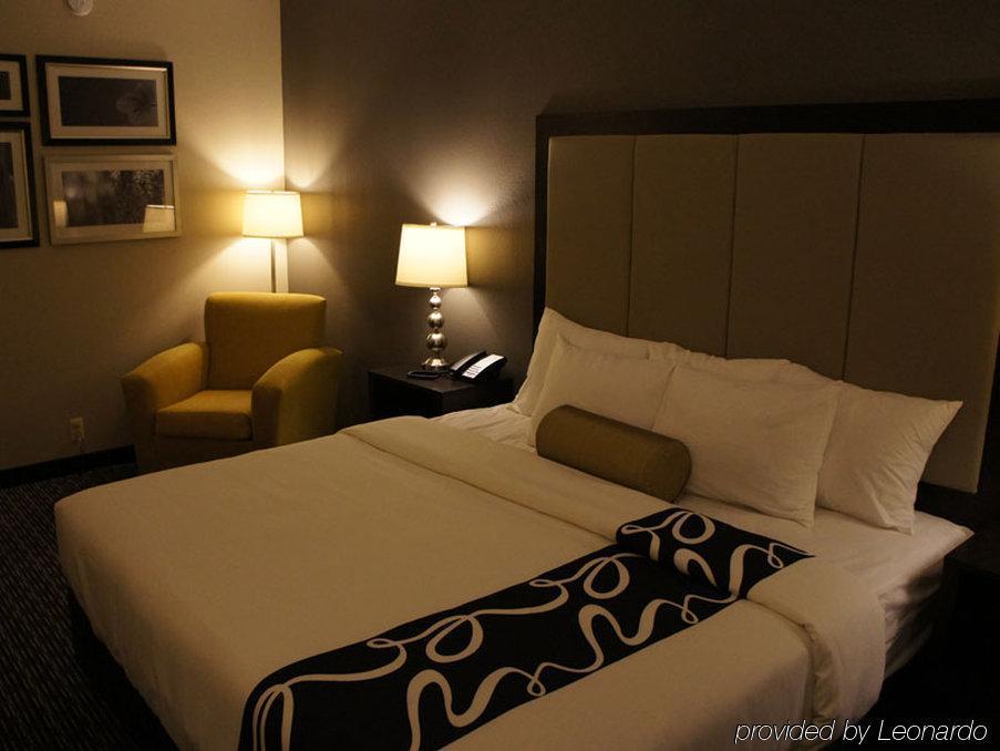 La Quinta Inn & Suites By Wyndham Detroit Metro Airport Romulus Dış mekan fotoğraf